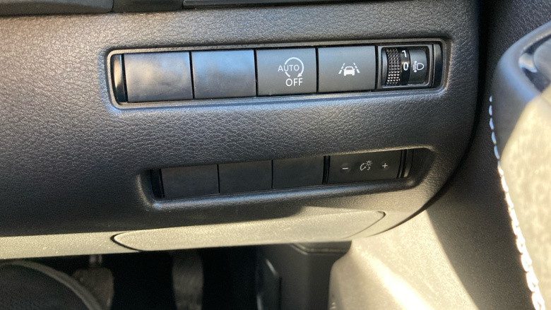 Nissan Qashqai 1.3 DiG-T MH N-Connecta 5dr Petrol Hatchback